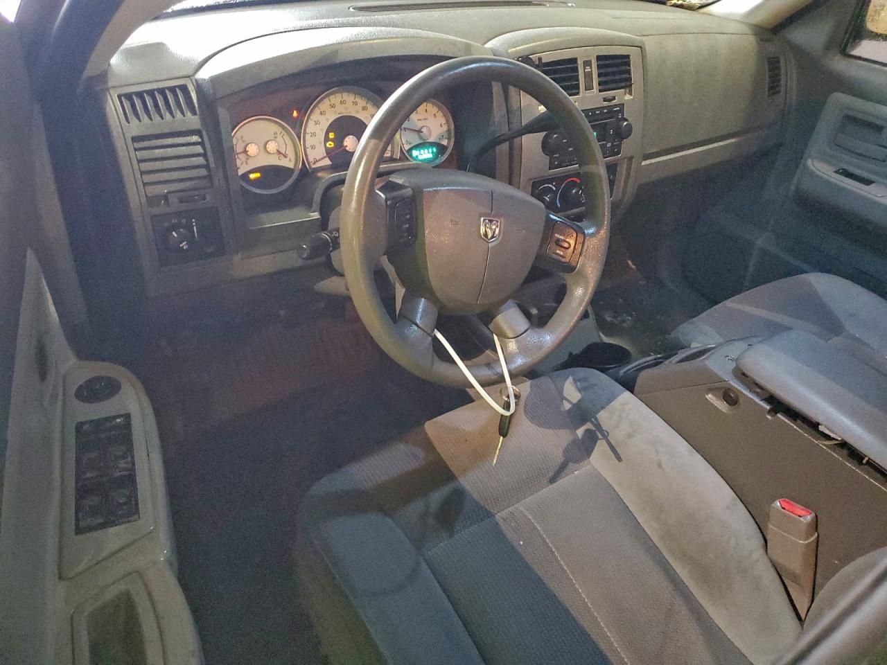 2005 DODGE DAKOTA QUAD SLT photo 8