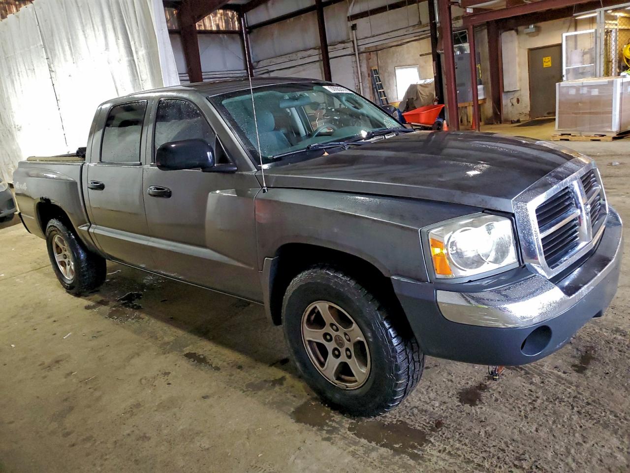 2005 DODGE DAKOTA QUAD SLT photo 4