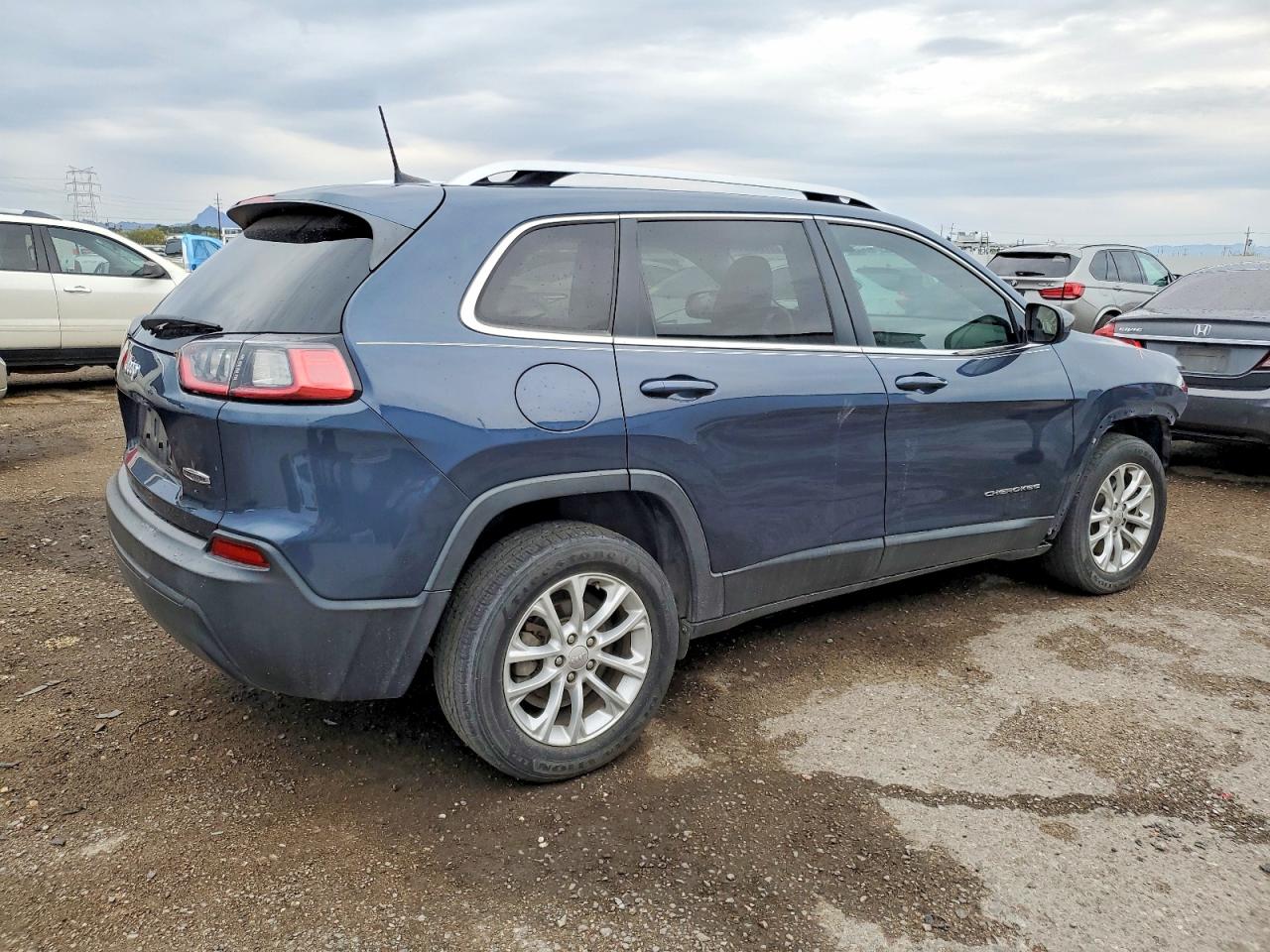 2019 JEEP CHEROKEE LATITUDE photo 3