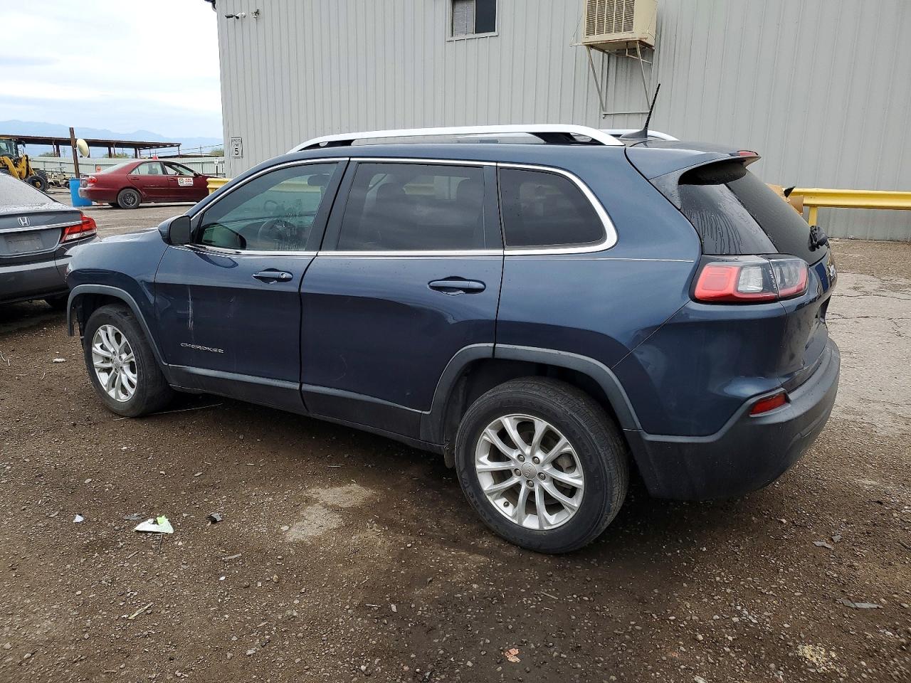 2019 JEEP CHEROKEE LATITUDE photo 2