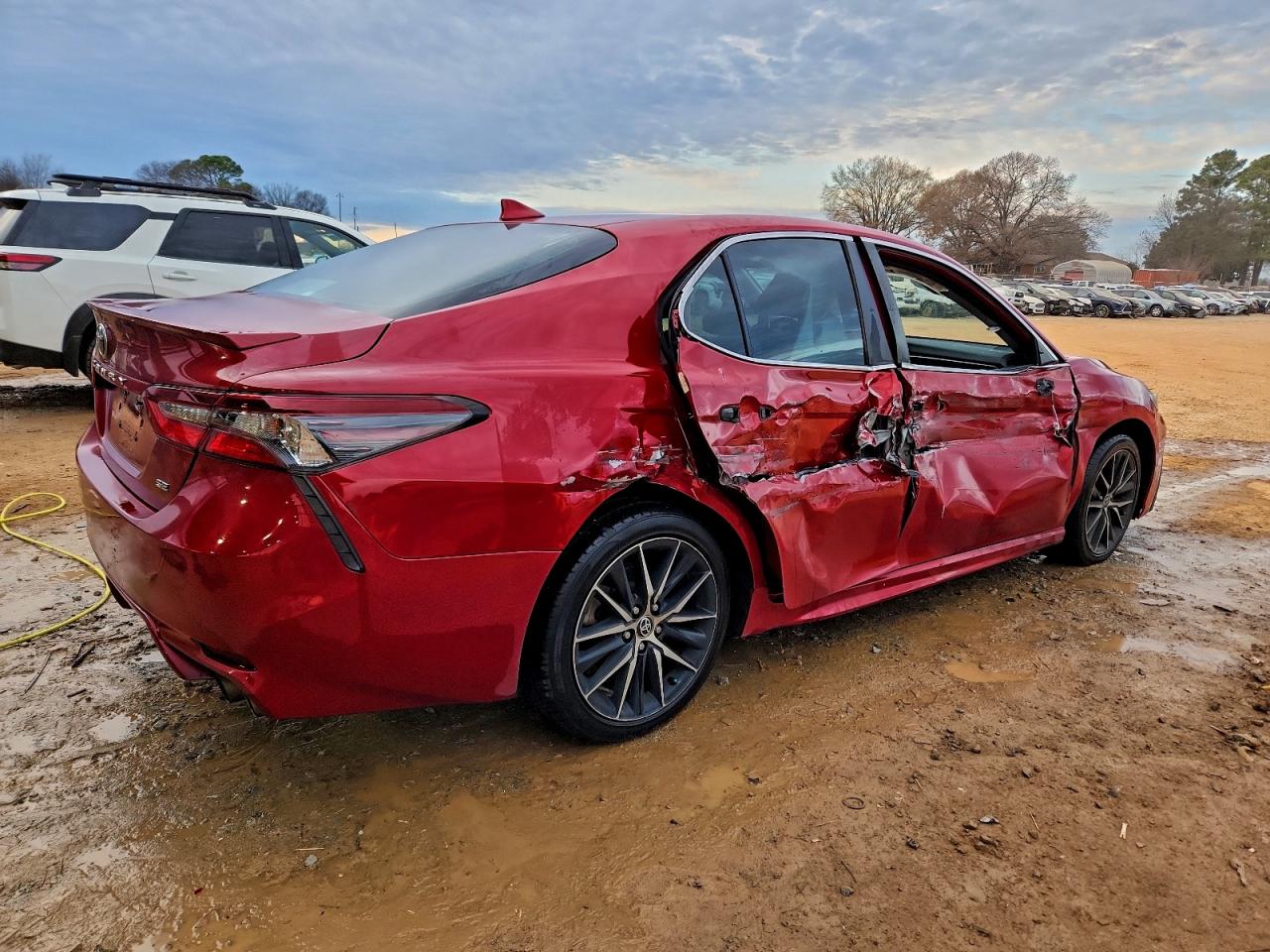 2021 TOYOTA CAMRY SE photo 3