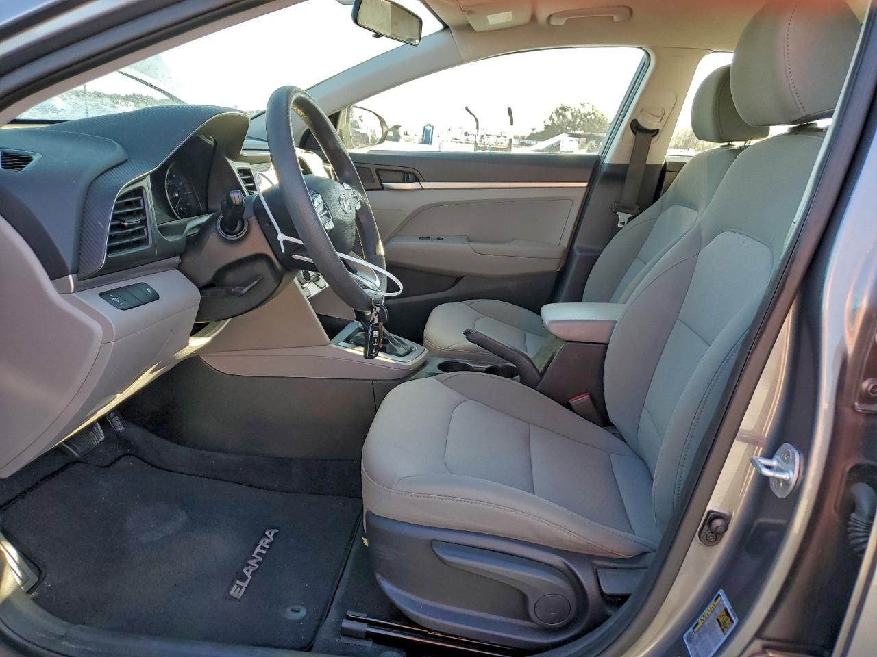 2019 HYUNDAI ELANTRA SE photo 7