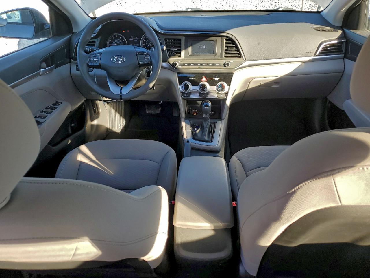 2019 HYUNDAI ELANTRA SE photo 8