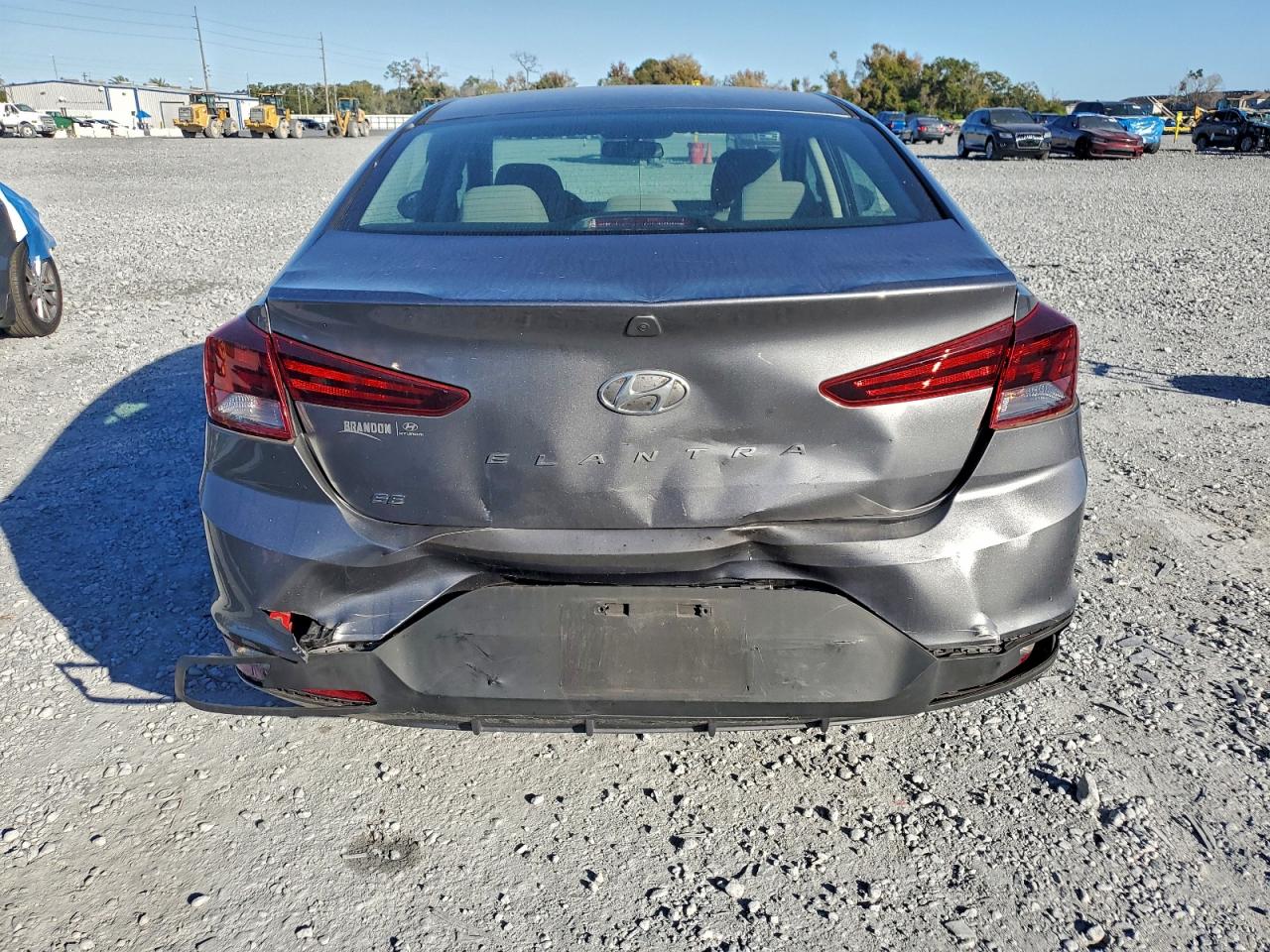 2019 HYUNDAI ELANTRA SE photo 6
