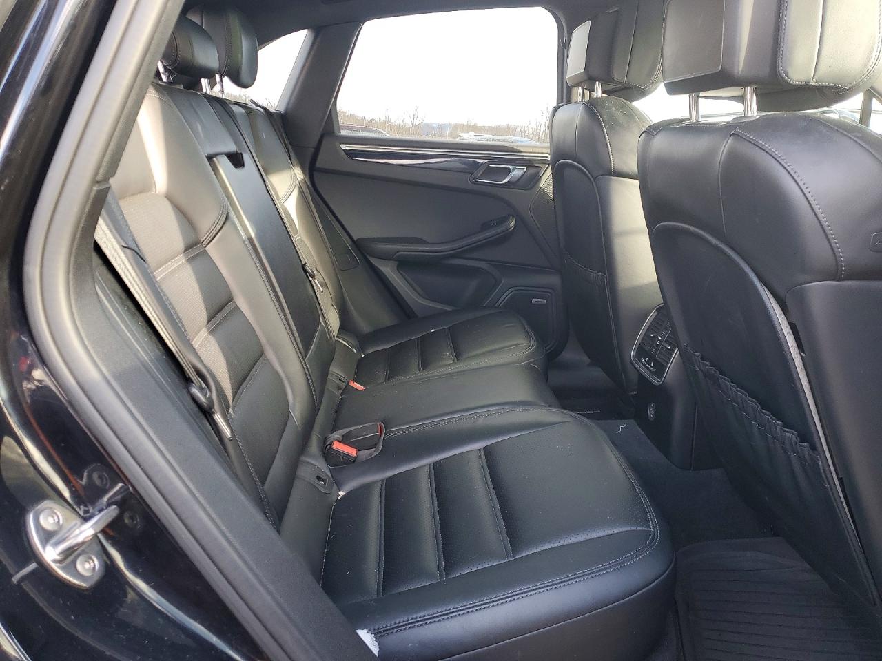 2018 PORSCHE MACAN photo 11