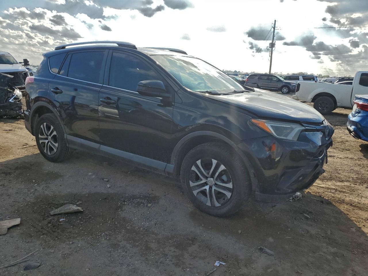 2017 TOYOTA RAV4 LE photo 4
