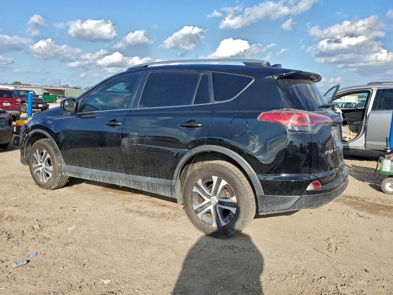 2017 TOYOTA RAV4 LE photo 2