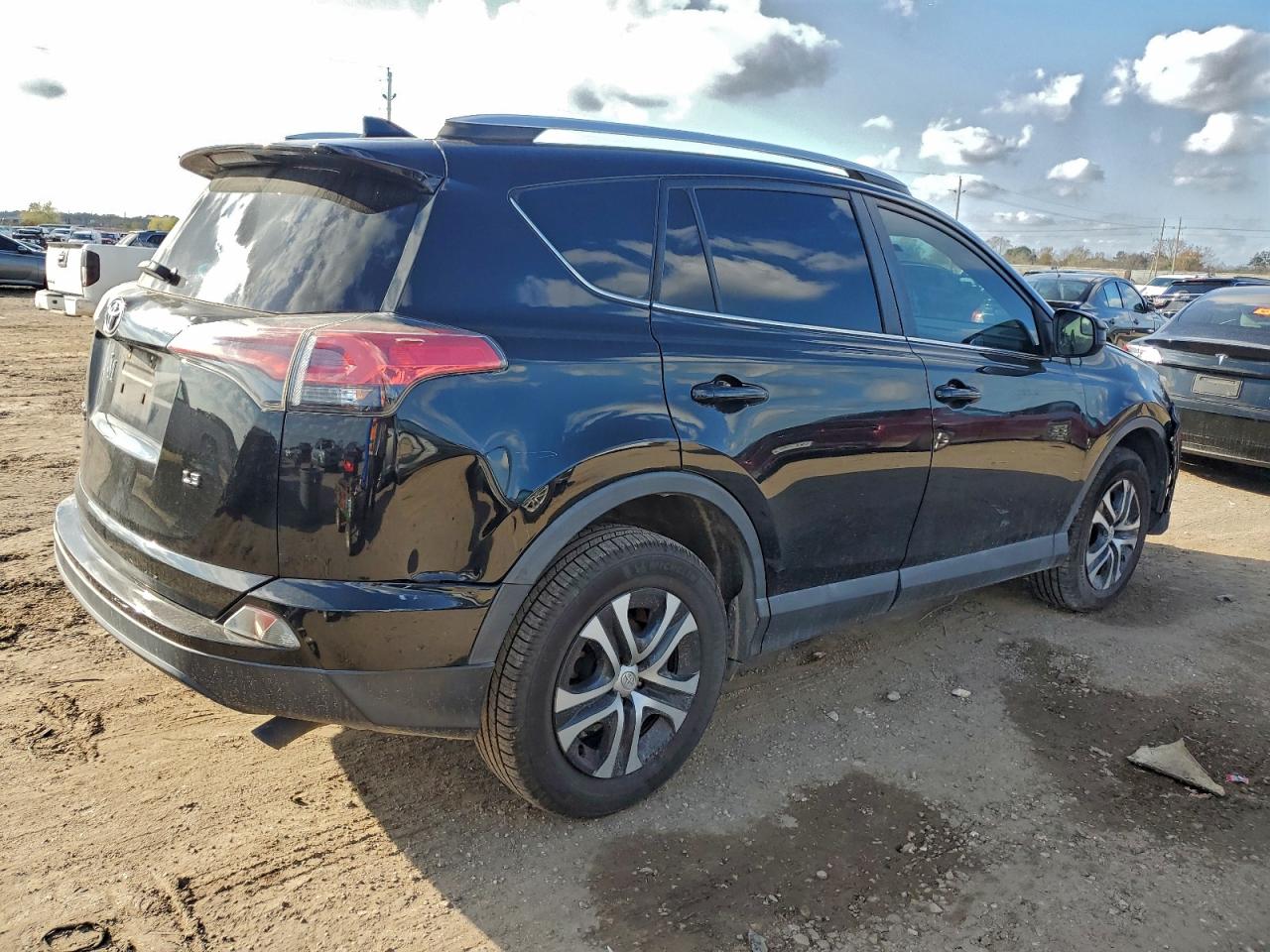 2017 TOYOTA RAV4 LE photo 3