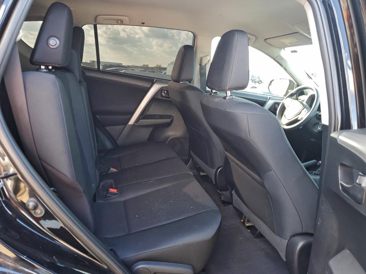 2017 TOYOTA RAV4 LE photo 10