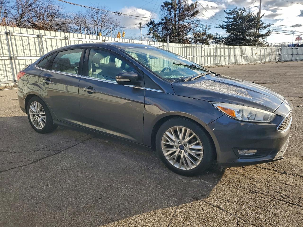 2017 FORD FOCUS TITANIUM photo 4