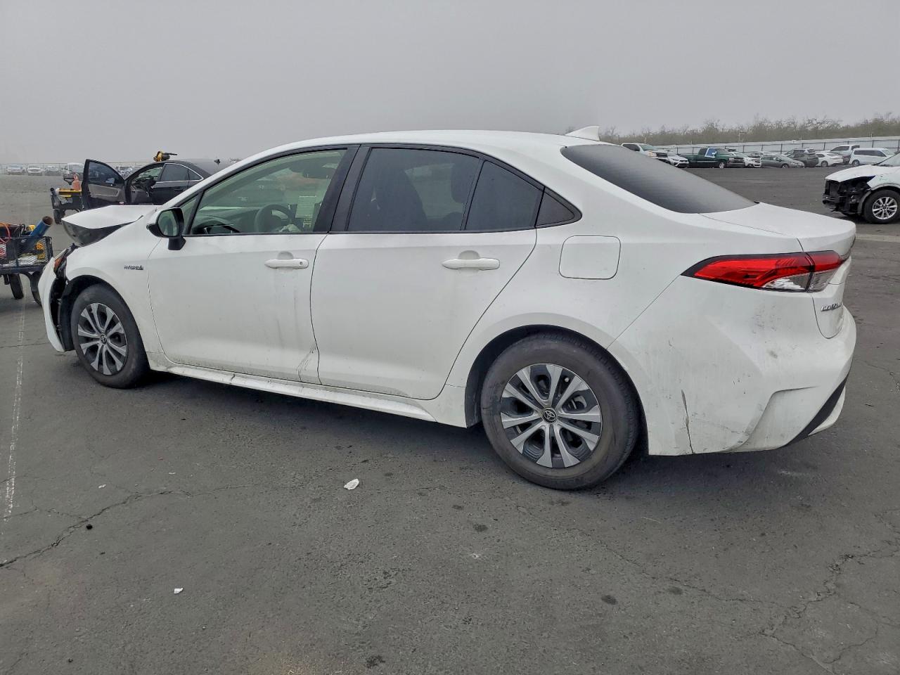 2021 TOYOTA COROLLA LE photo 2