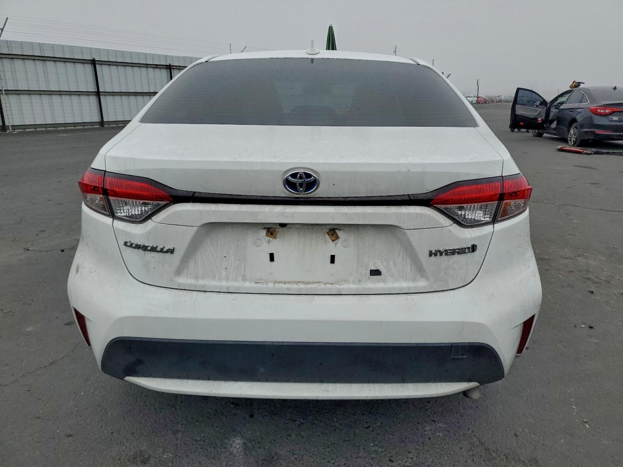 2021 TOYOTA COROLLA LE photo 6