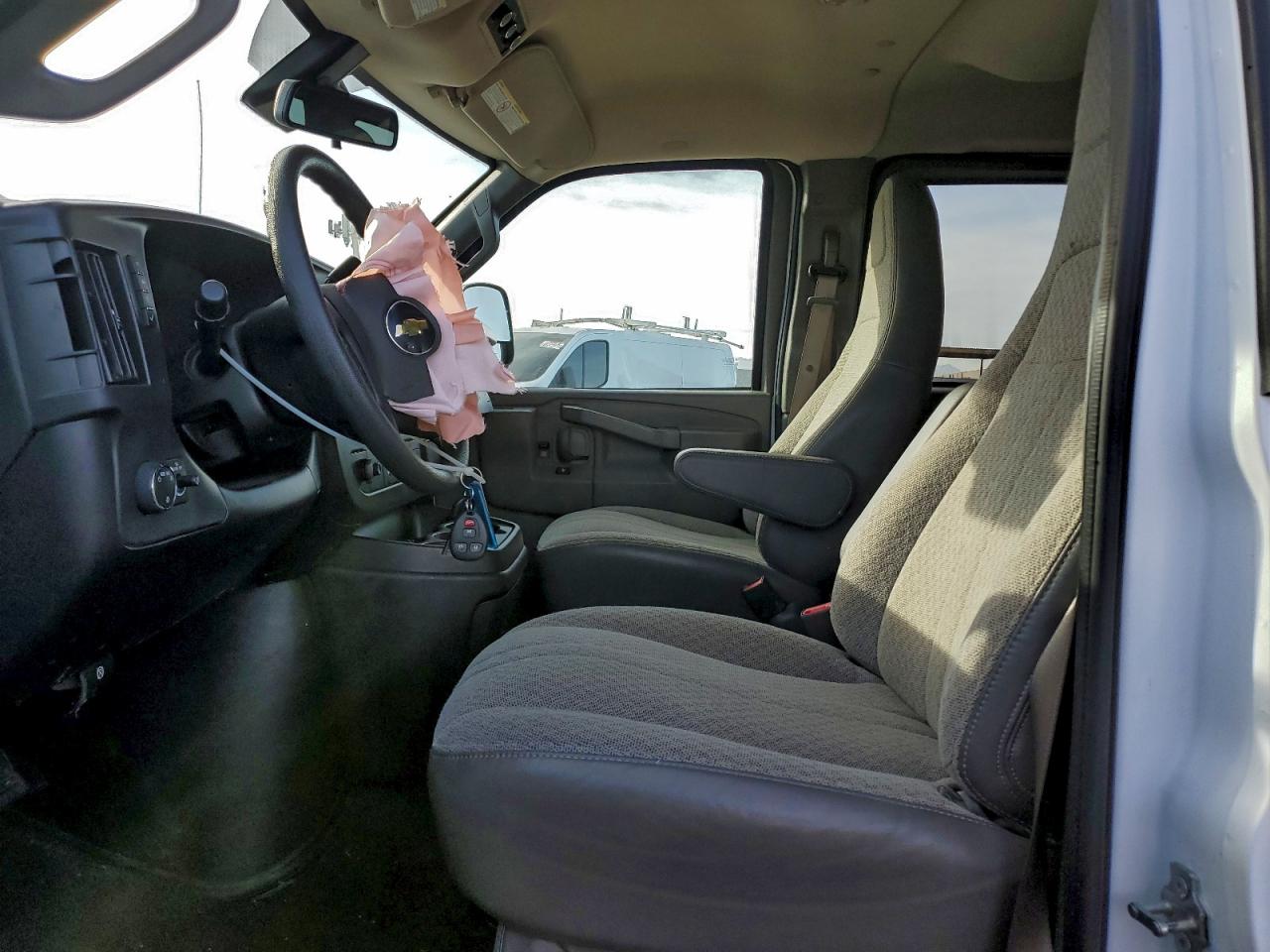 2024 CHEVROLET EXPRESS G3500 LT photo 7