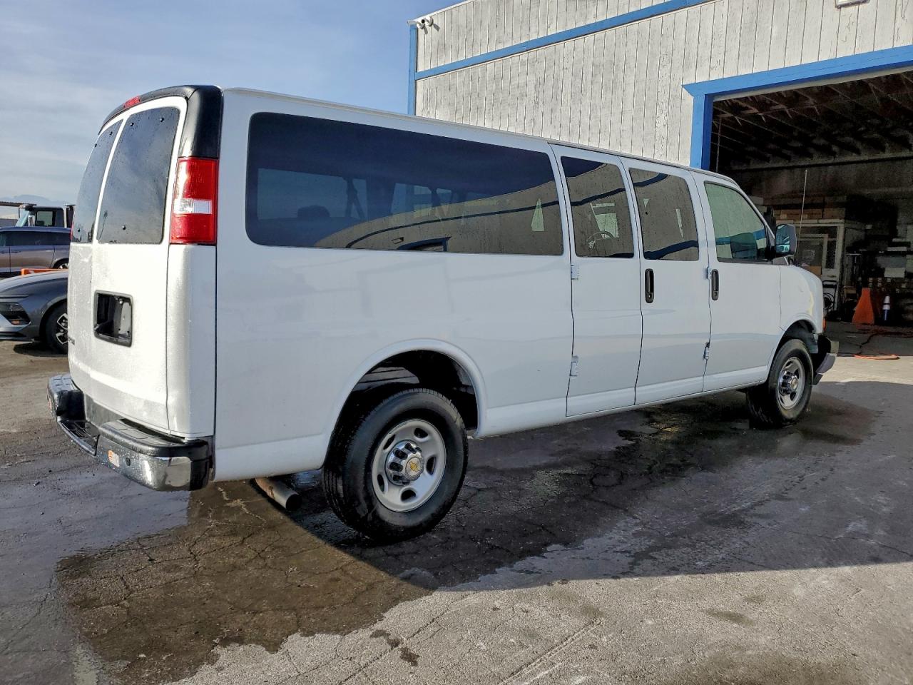 2024 CHEVROLET EXPRESS G3500 LT photo 3