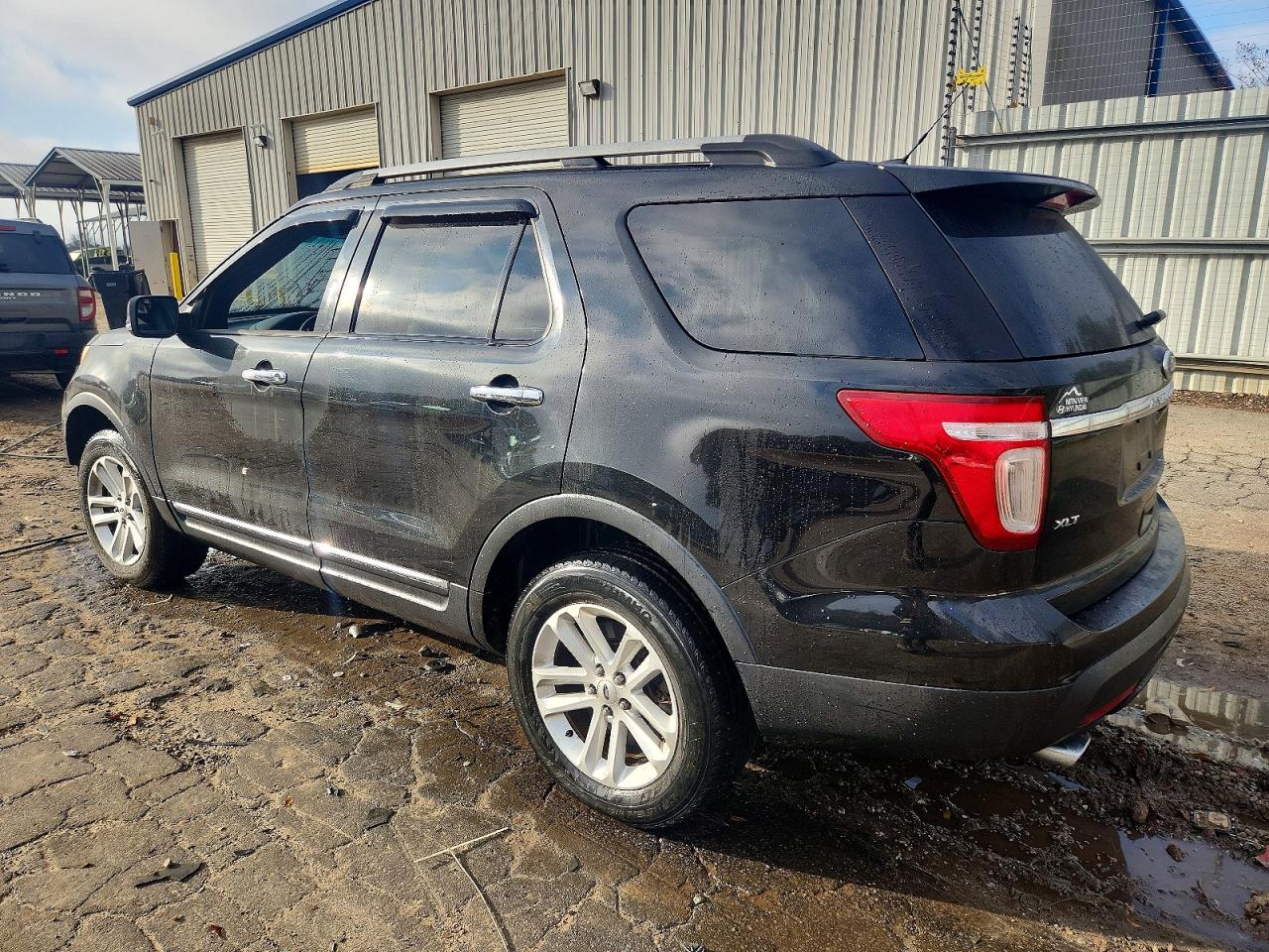2015 FORD EXPLORER XLT photo 4
