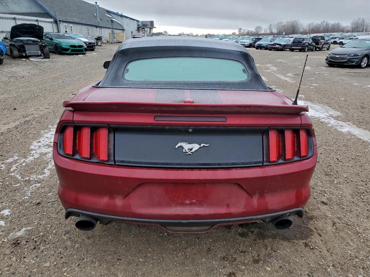 2017 FORD MUSTANG photo 6