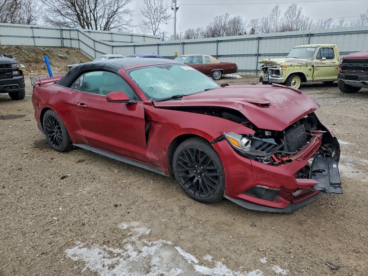 2017 FORD MUSTANG photo 4