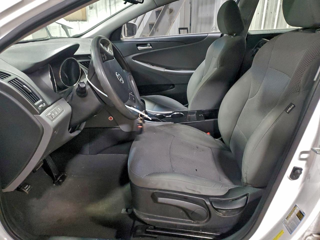 2014 HYUNDAI SONATA GLS photo 13