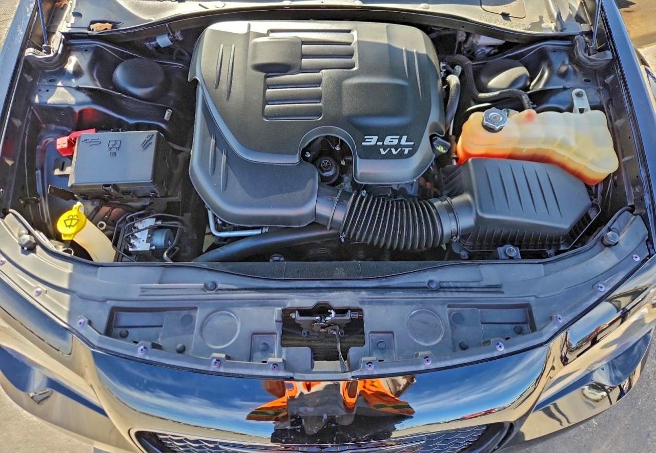 2022 CHRYSLER 300 TOURING photo 11