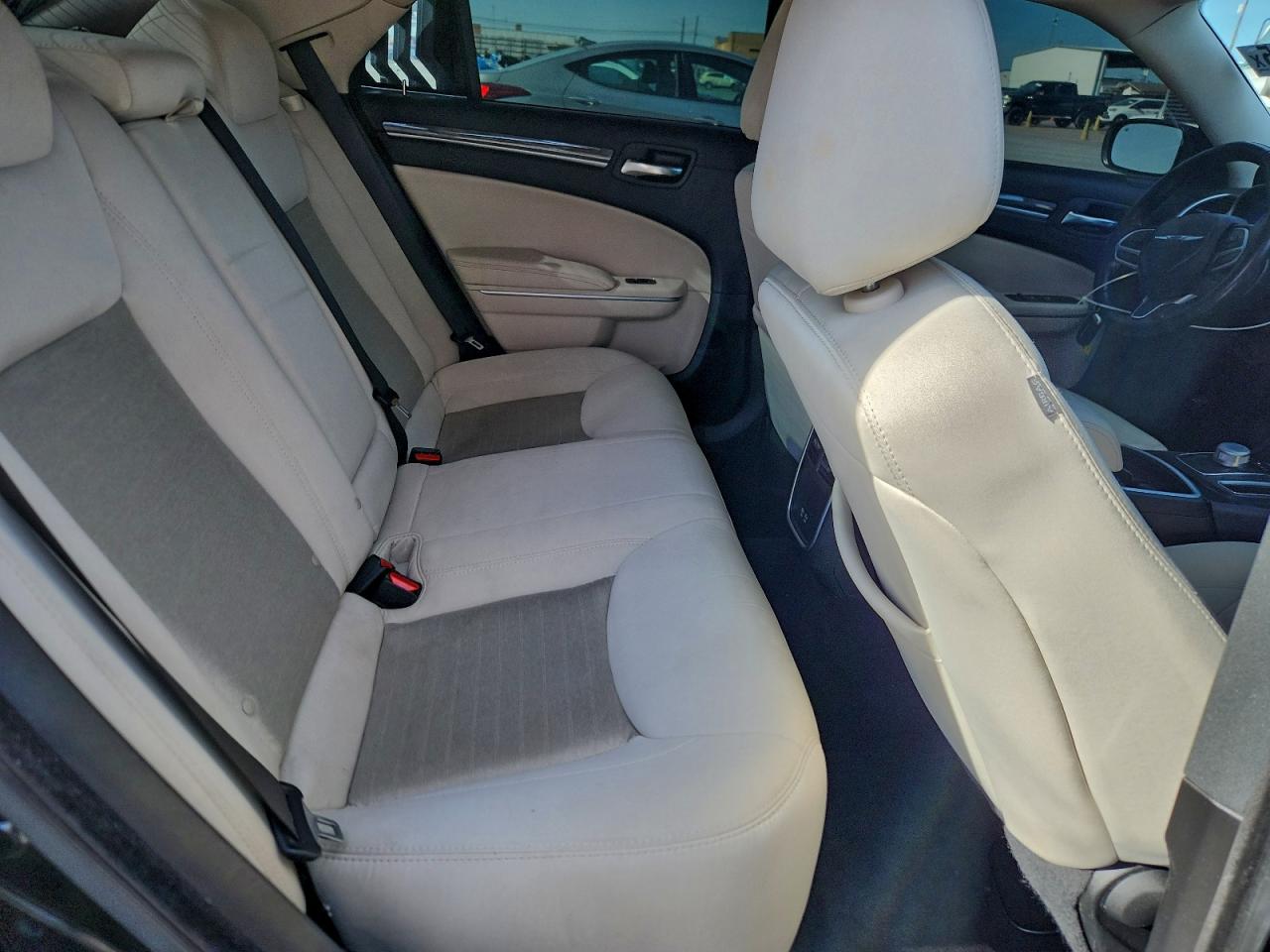 2022 CHRYSLER 300 TOURING photo 10