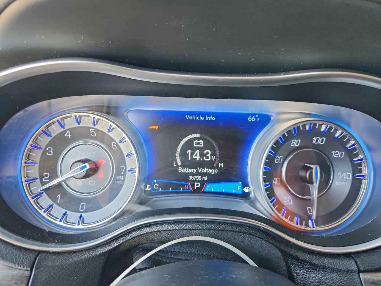 2022 CHRYSLER 300 TOURING photo 9