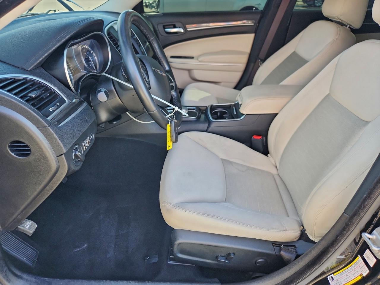 2022 CHRYSLER 300 TOURING photo 7