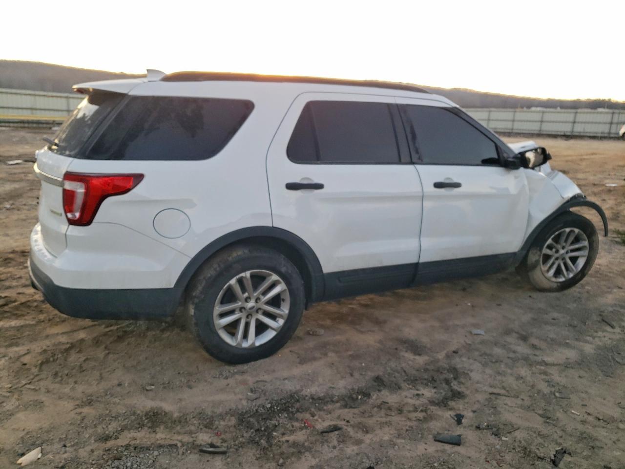 2016 FORD EXPLORER photo 3