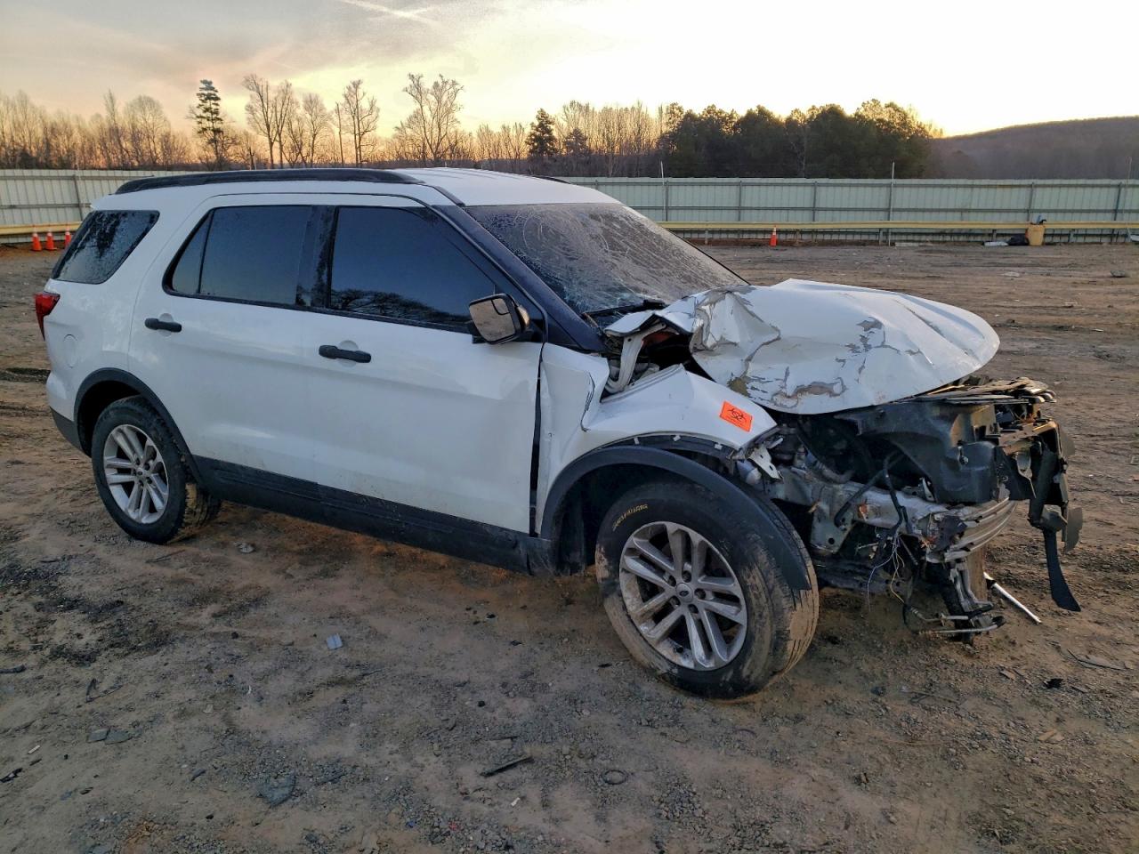 2016 FORD EXPLORER photo 4