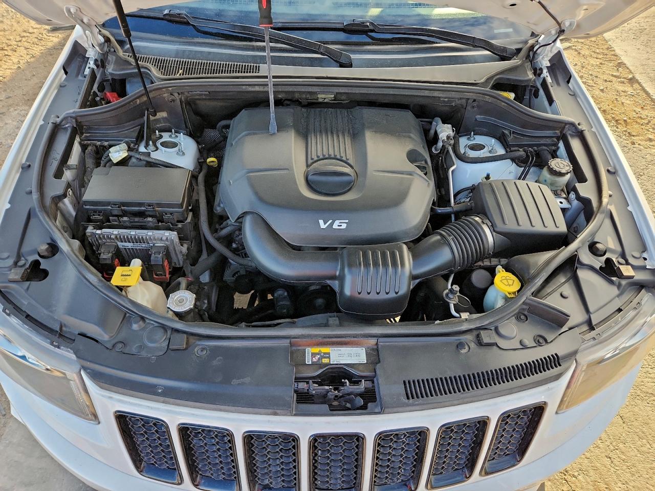 2014 JEEP GRAND CHEROKEE LAREDO photo 12