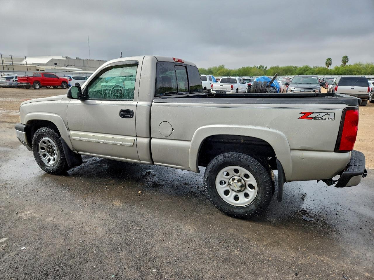 2005 CHEVROLET SILVERADO K1500 photo 2