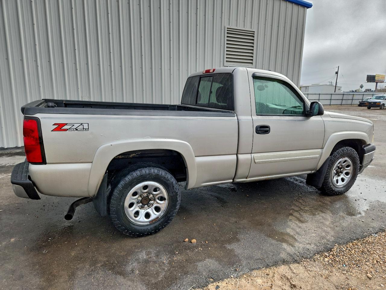 2005 CHEVROLET SILVERADO K1500 photo 3