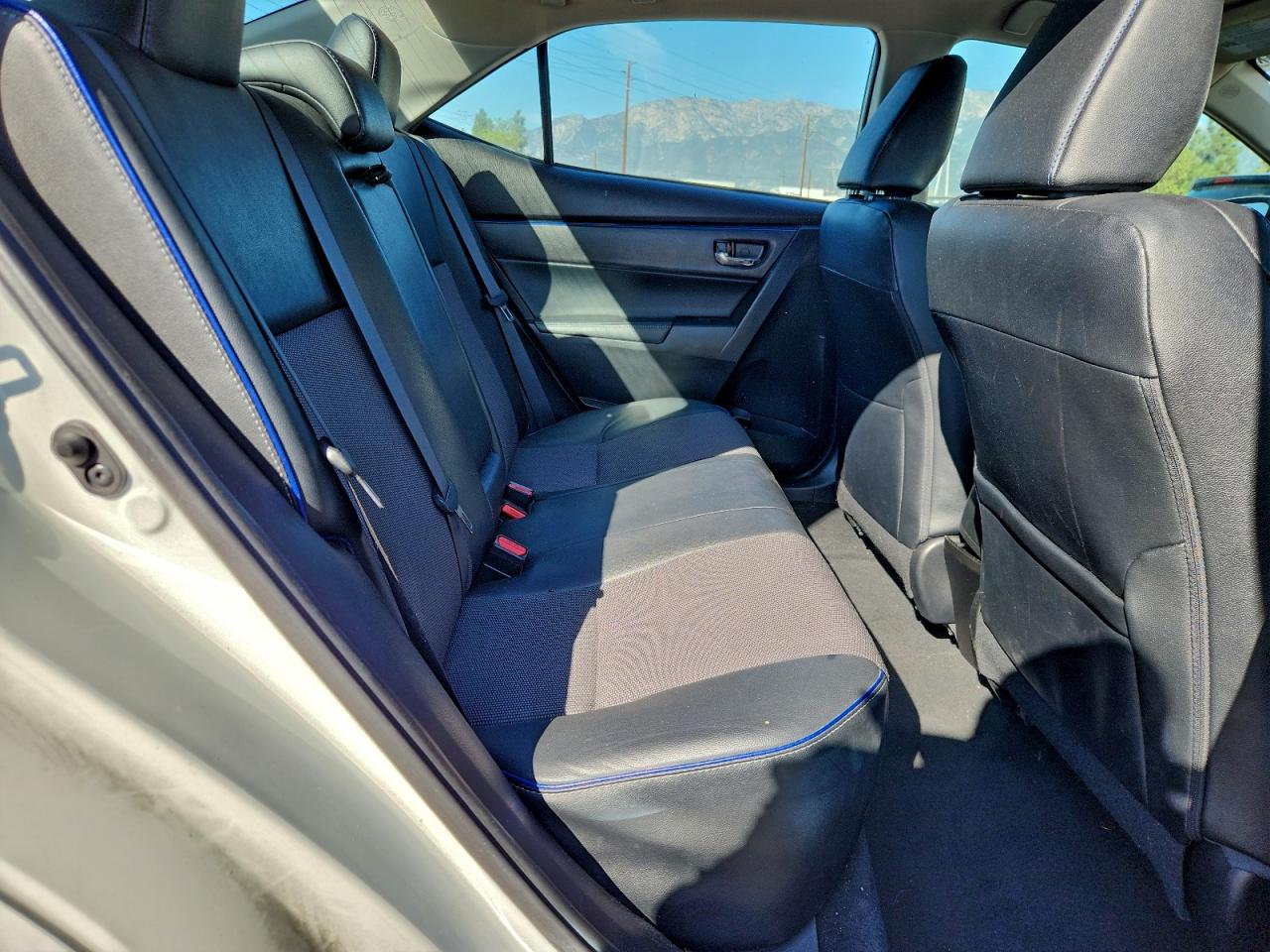 2017 TOYOTA COROLLA L photo 10