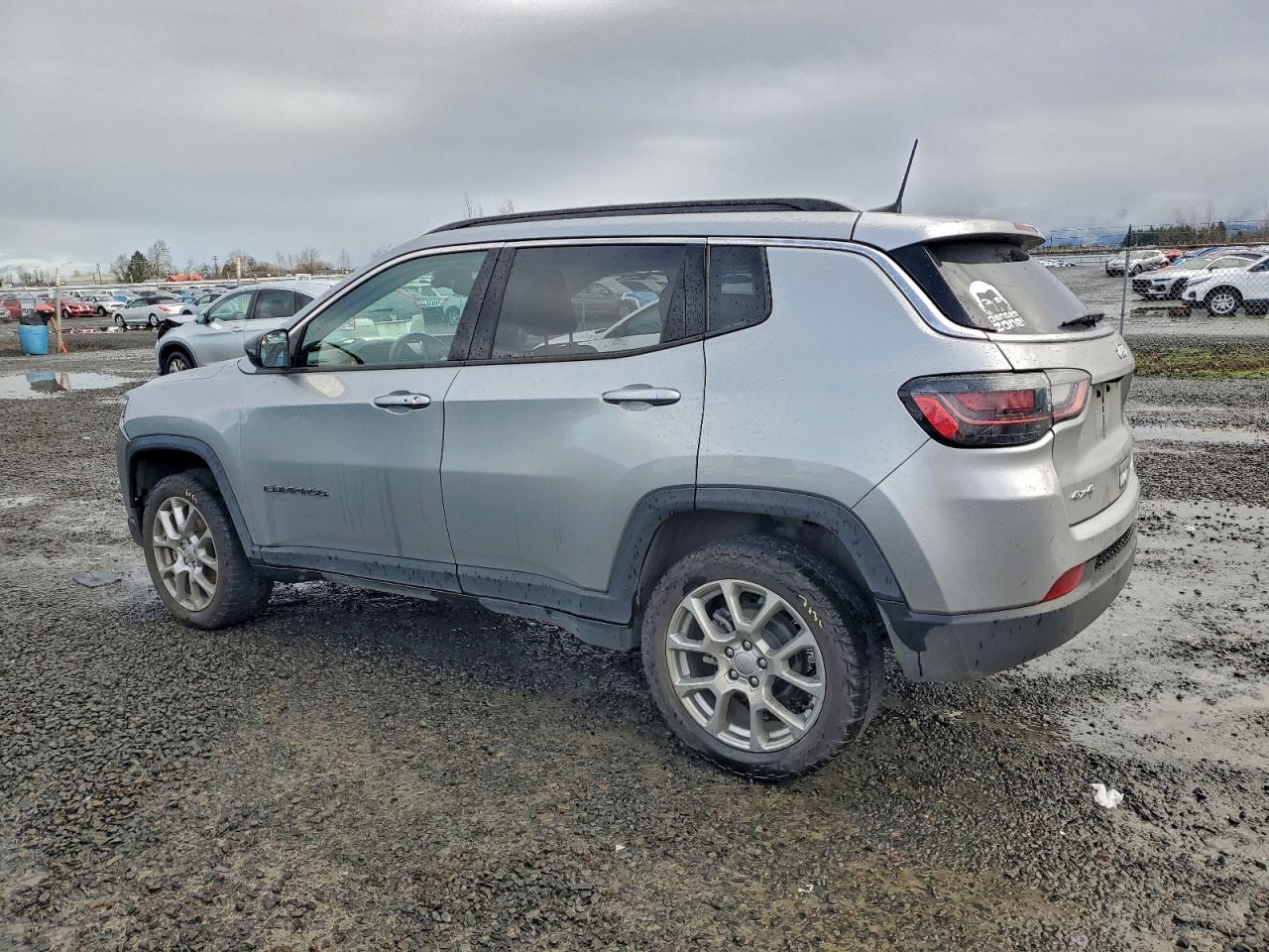 2022 JEEP COMPASS LATITUDE LUX photo 2