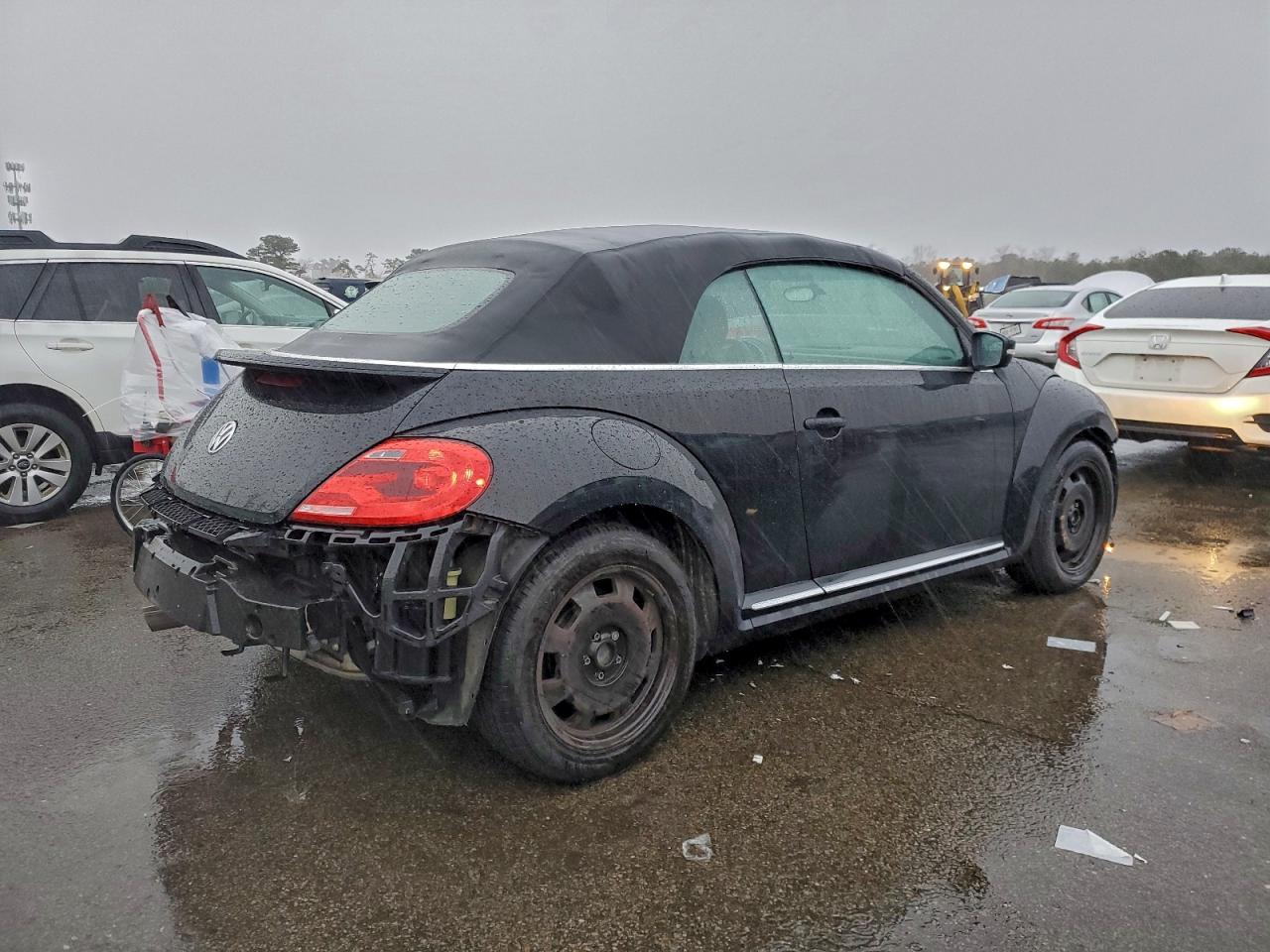 2013 VOLKSWAGEN BEETLE photo 3