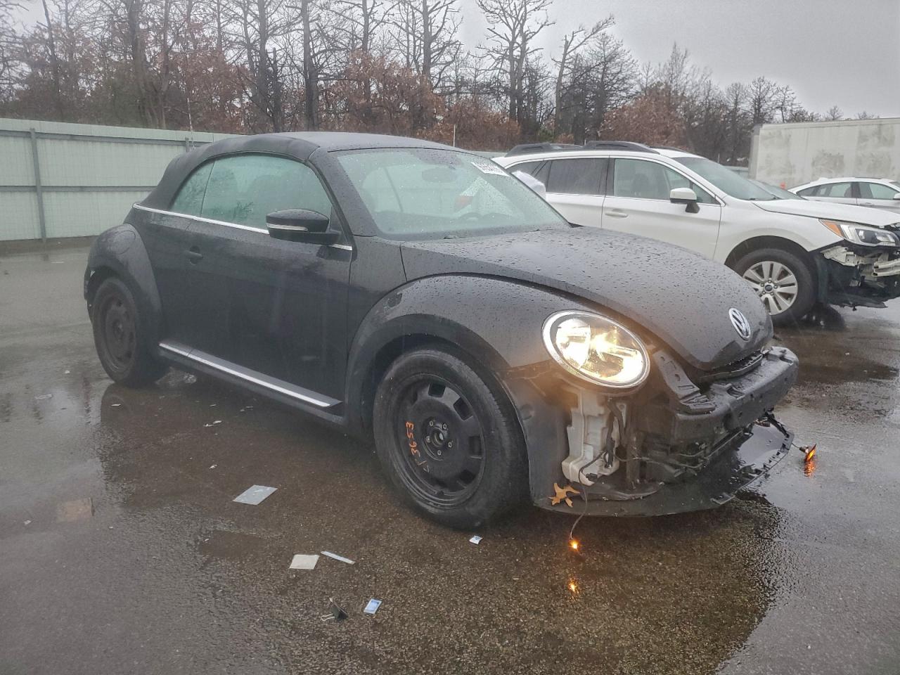 2013 VOLKSWAGEN BEETLE photo 4