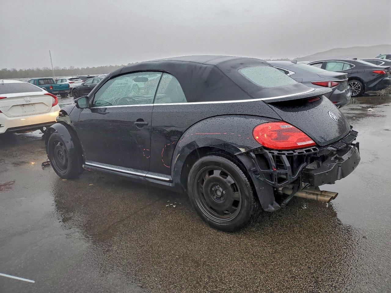 2013 VOLKSWAGEN BEETLE photo 2