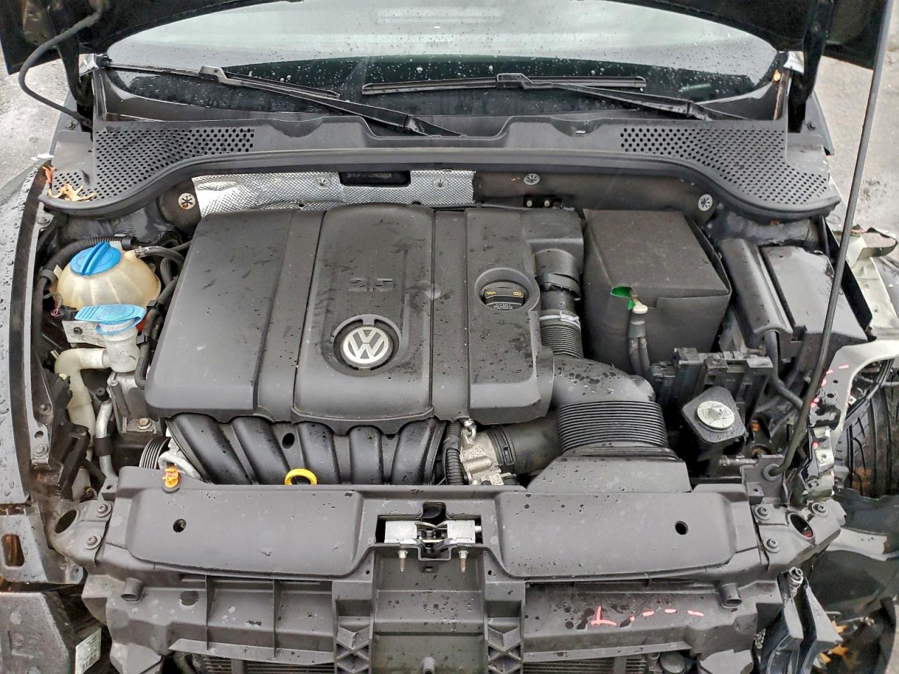 2013 VOLKSWAGEN BEETLE photo 11