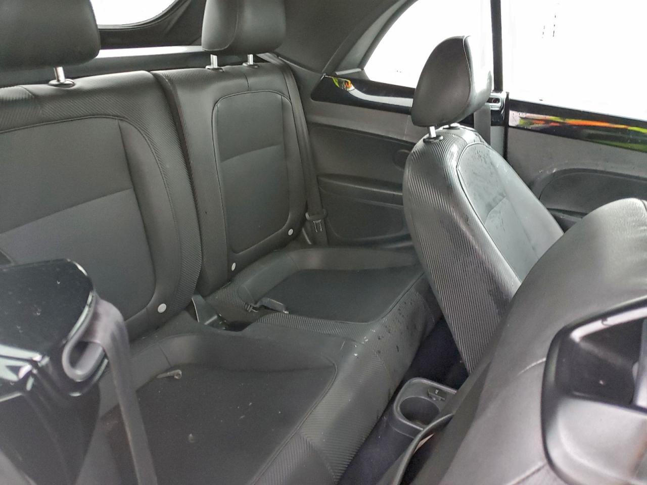 2013 VOLKSWAGEN BEETLE photo 10