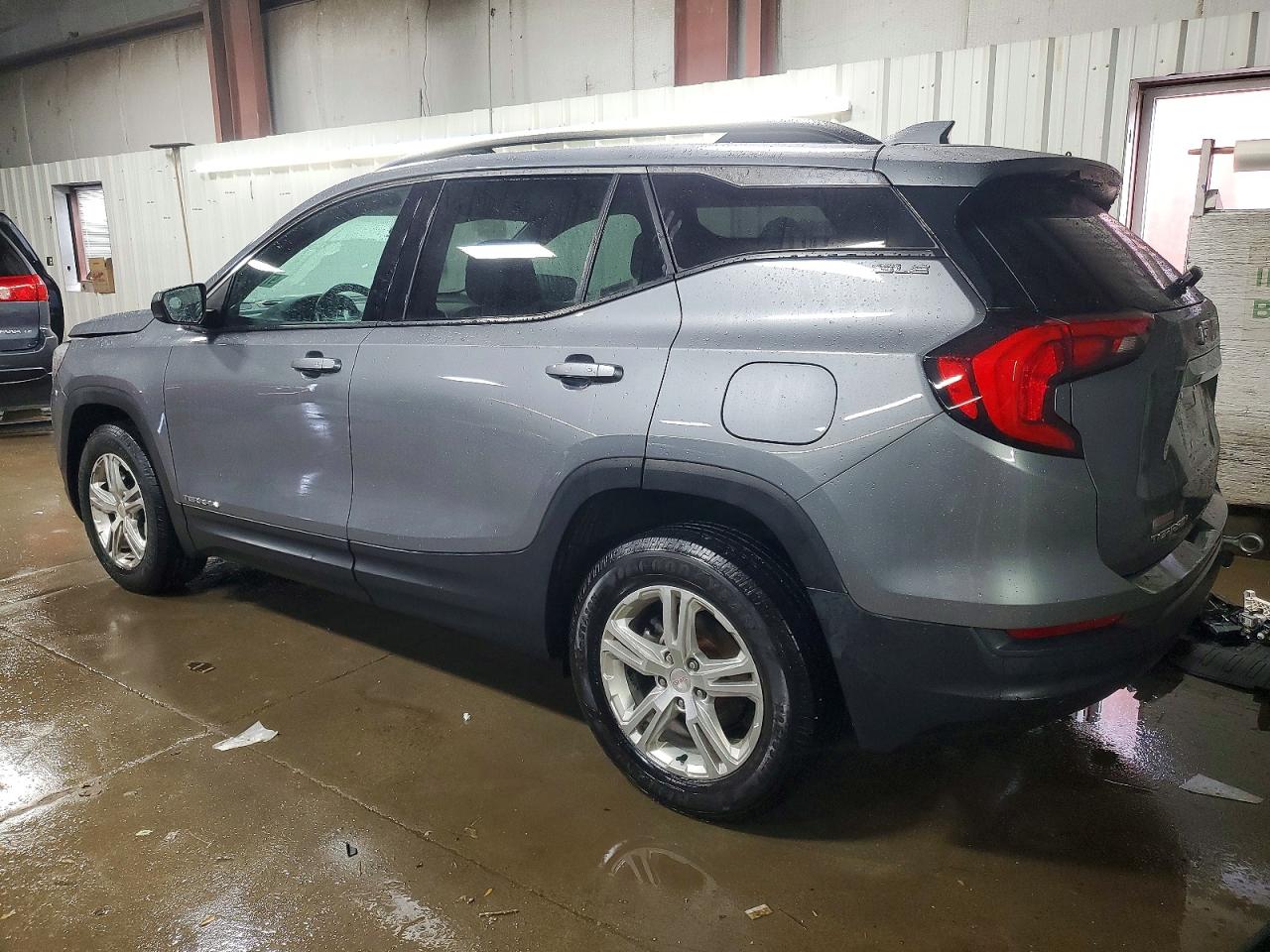 2020 GMC TERRAIN SLE photo 2