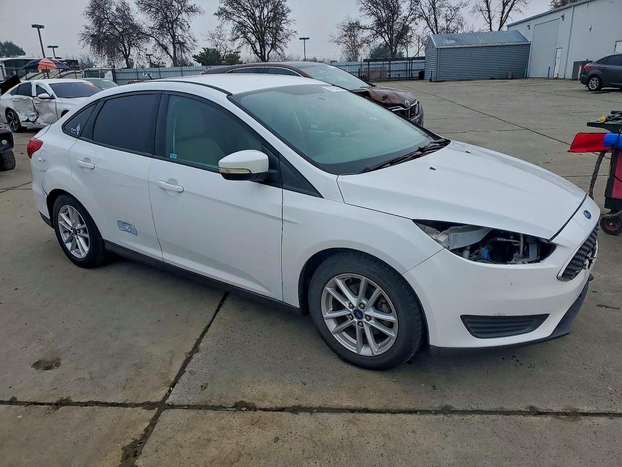 2015 FORD FOCUS SE photo 4