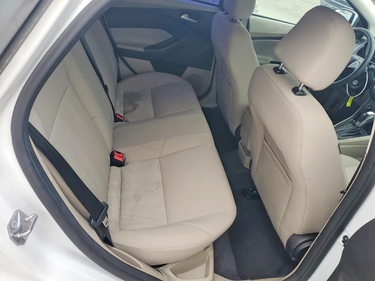 2015 FORD FOCUS SE photo 10