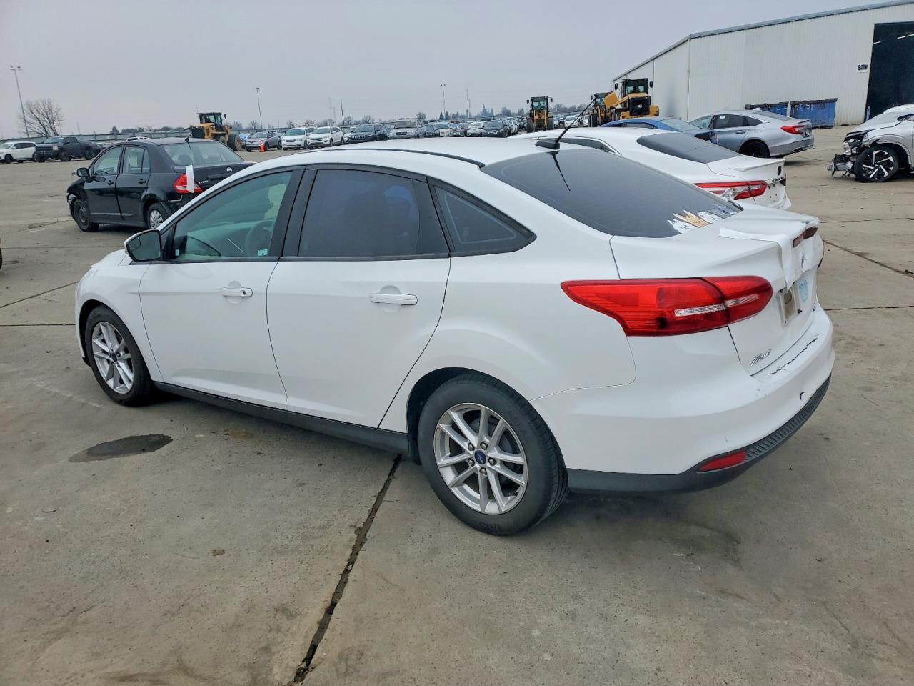 2015 FORD FOCUS SE photo 2