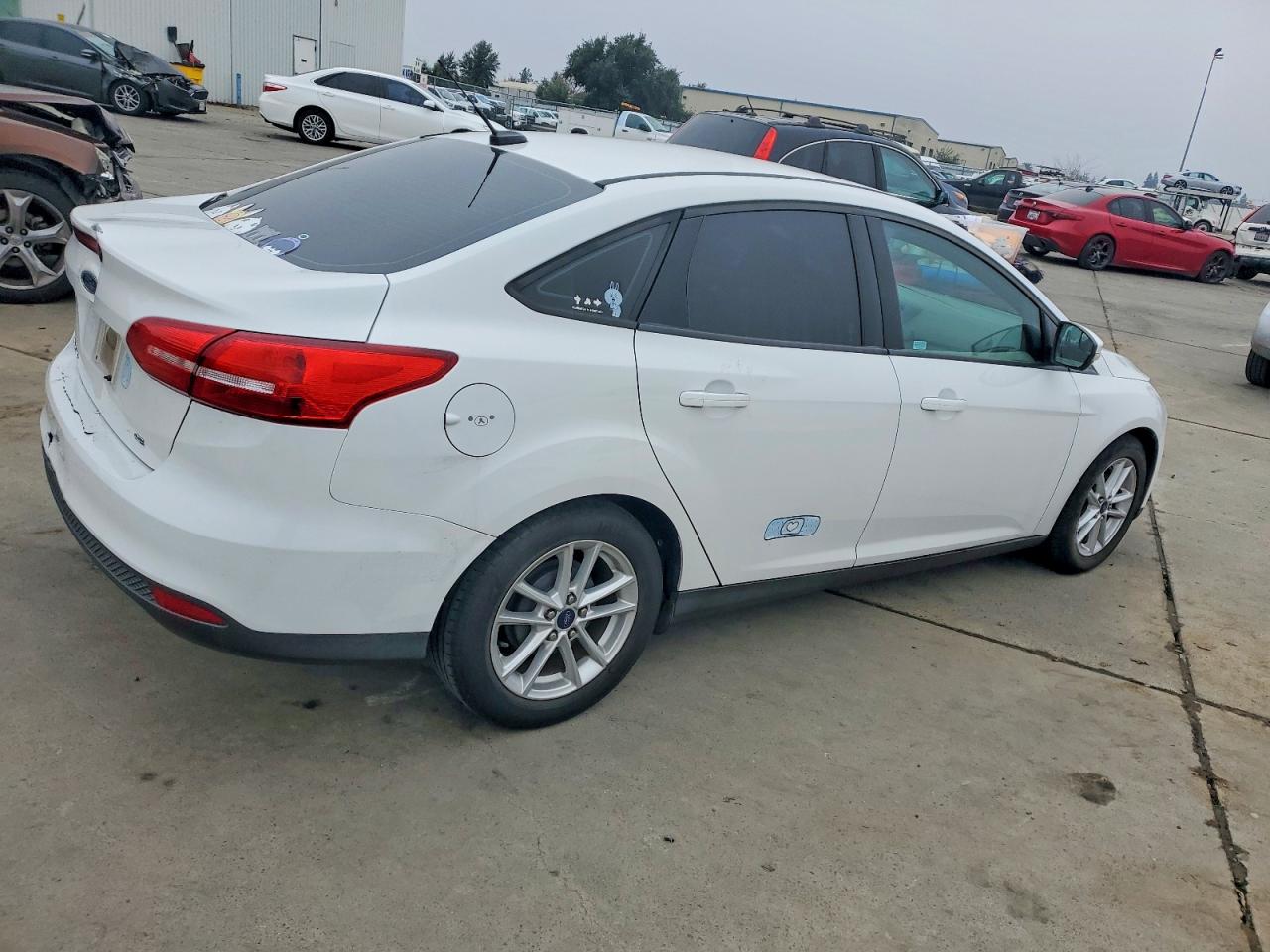 2015 FORD FOCUS SE photo 3