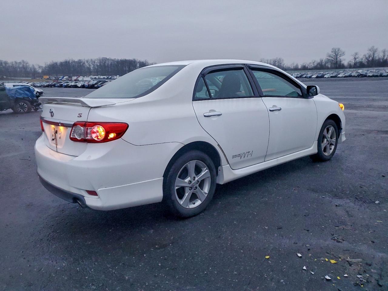 2011 TOYOTA COROLLA BASE photo 3