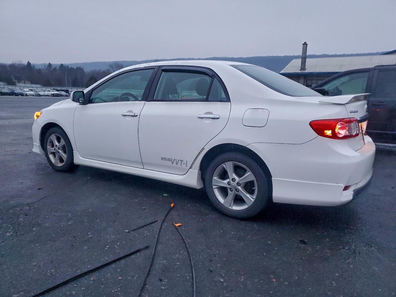 2011 TOYOTA COROLLA BASE photo 2