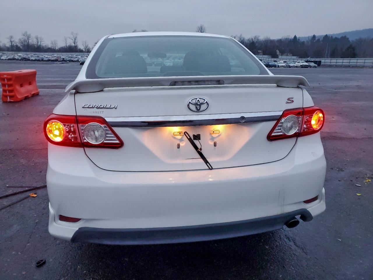 2011 TOYOTA COROLLA BASE photo 6