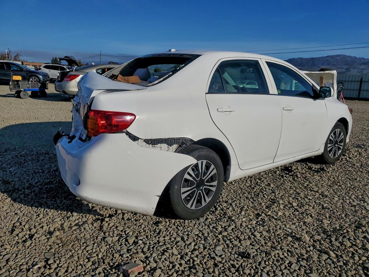 2010 TOYOTA COROLLA BASE photo 3