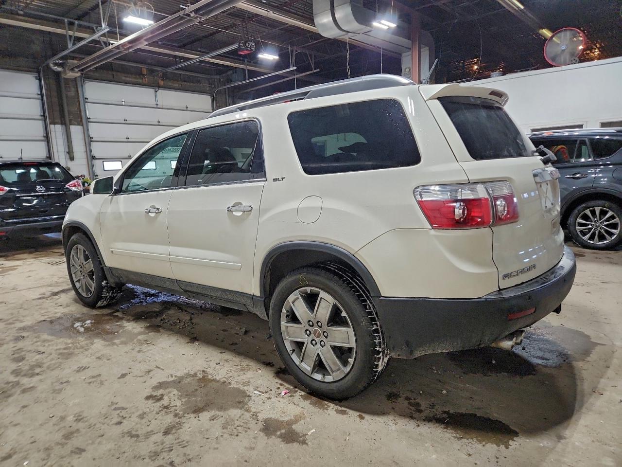 2010 GMC ACADIA SLT-2 photo 2