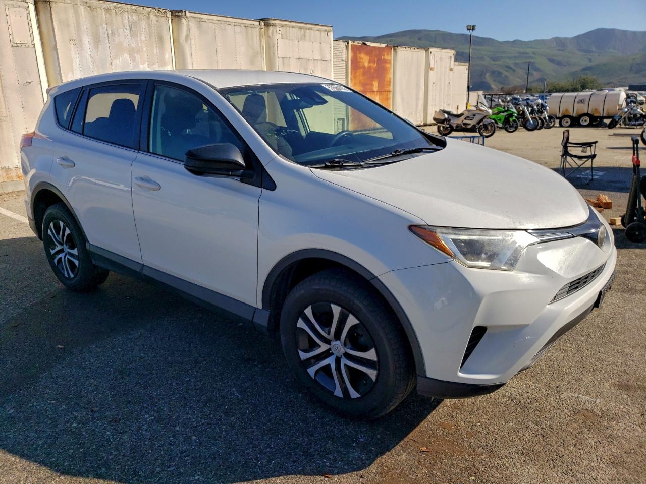 2017 TOYOTA RAV4 LE photo 4