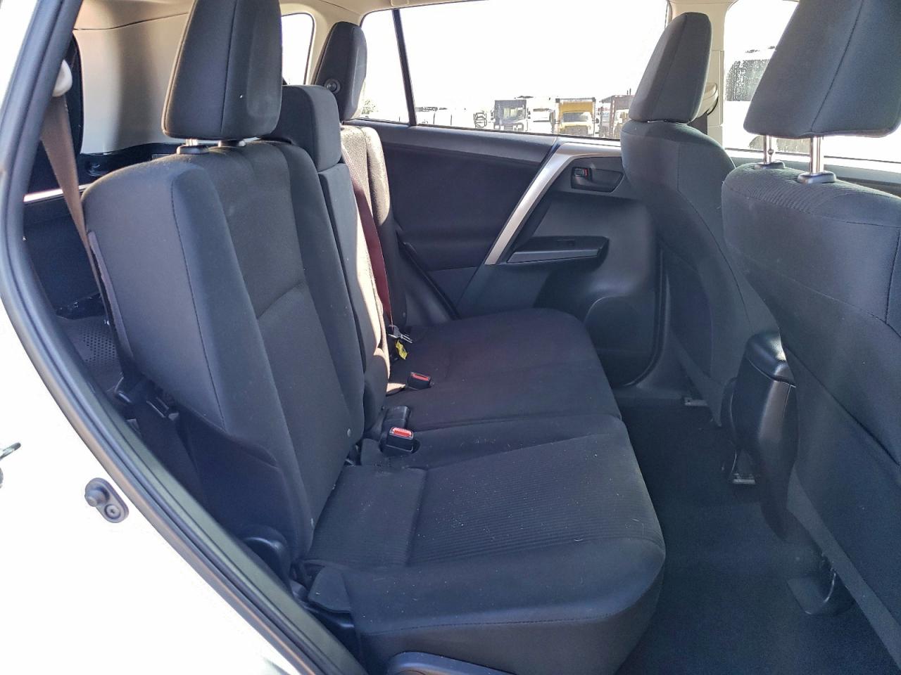 2017 TOYOTA RAV4 LE photo 10